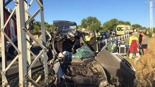 Dos heridos graves y uno leve al chocar su vehículo contra un poste de luz a la altura de Pozuelo de Alarcón