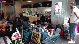 200 turistas mexicanos en busca de un vuelo a casa