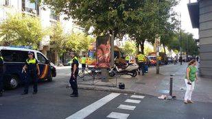 Un motorista, muy grave tras chocar contra un coche en Atocha