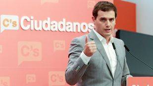 Rivera se abre a apoyar a Rajoy si pone fecha a la investidura y acepta seis condiciones