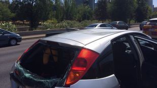 Herido un motorista tras chocar contra un coche averiado en la M-30