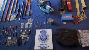 Detenidos tres jóvenes acusados de 26 robos en bancos y tiendas de telefonía