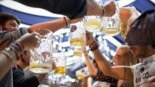 Critican el incremento de agencias "opacas" de despedidas de soltero