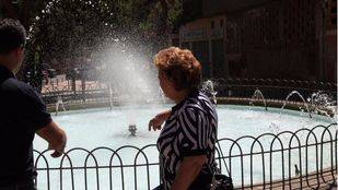 Alcobendas valla las fuentes para impedir el baño de los vecinos