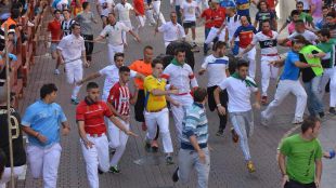 Siete heridos y récord de corredores en el día grande de los encierros de Sanse