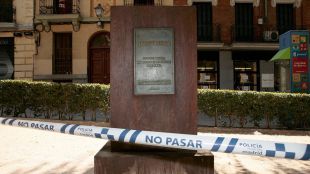 El Ayuntamiento repondrá el busto de Clara Campoamor