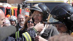 Carmena homejaneará al bombero que evitó el suicidio de una persona en Sol