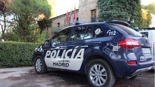 Arrollada una mujer por un coche patrulla mal aparcado