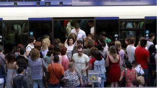 CCOO denuncia el incumplimiento sistemático de la tabla de trenes de Metro este verano