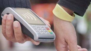 CaixaBank alcanza los 100.000 clientes de pulseras Visa 'contactless'