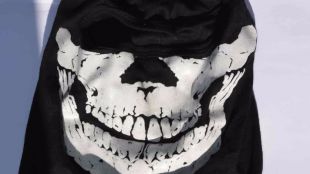 Cinco detenidos por robar comercios a mazazos y con siniestras máscaras