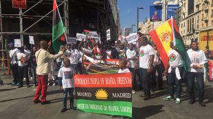 Un centenar de personas se manifiestan en Gran Vía pidiendo la restauración de Biafra