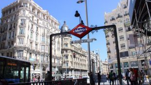 Cortes en la Gran Vía por la instalación de una grúa