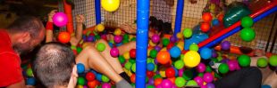 Piscinas de bolas para adultos para jugar como niños