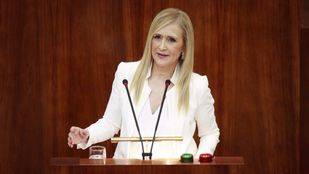 Cifuentes dice que Sánchez "quiere morir matando" y espera que le paren las "voces del PSOE con sentido común"