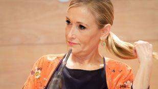 Cifuentes manda un mensaje de solidaridad al PSOE