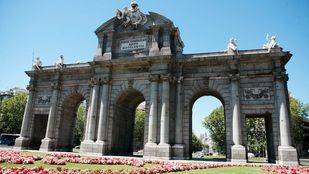 El Ayuntamiento y la Puerta de Alcalá se iluminarán este sábado por el Día Nacional de la Artritis