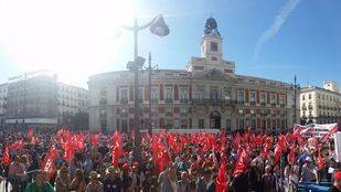 La jornada mundial por el Trabajo Decente concentra en Sol a más de 400 personas
