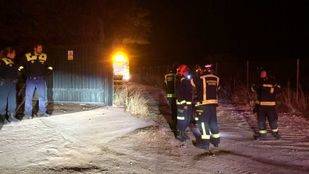 Un incendio destruye una vivienda prefabricada junto a la carretera El Pardo-Fuencarral