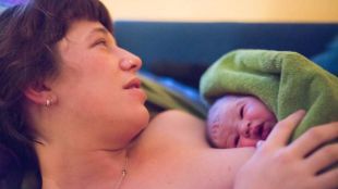 Cada año, 600 mujeres dan a luz en casa en España