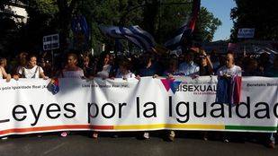 Nueva agresión homófoba: golpean a una pareja gay que caminaba abrazada por Sol