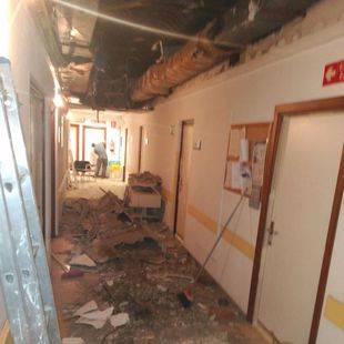 El techo de un pasillo del hospital 12 de octubre se desploma
