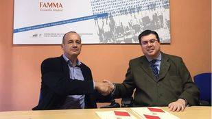 FAMMA y Radio Taxi 20 20 firman un acuerdo para aumentar el acceso de las personas con discapacidad a los taxis