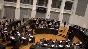 Ahora Madrid y PSOE promueven la creación de una tarjeta de vecindad para indocumentados