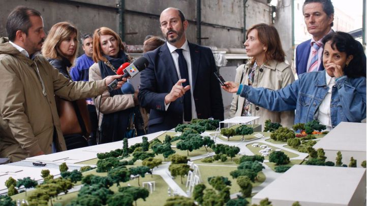 Los cooperativistas de Cuatro Caminos muestran su última carta antes de llevar a Carmena a los tribunales