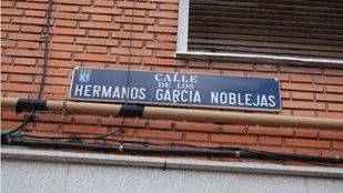 Casi una treintena de colectivos entregan un listado a Carmena con nombres de calles franquistas a retirar