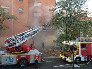 Un incendio arrasa una guardería en Vallecas sin provocar heridos