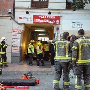 Un trabajador fallecido tras derrumbarse el forjado de un edificio en la calle Lagasca