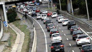 Casi 50 kilómetros de retenciones en las carreteras madrileñas por la lluvia