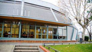 Un empleado del polideportivo de Aluche, de baja por meningitis