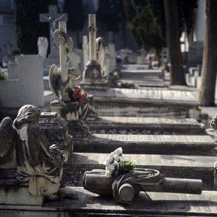 El PSOE y Ahora Madrid aprueban un plan para mejorar cementerios y tanatorios