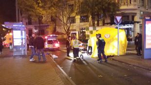 Un chico de 15 años, crítico tras ser arrollado en una parada de Neptuno