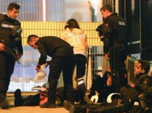 Al menos 38 muertos y 155 heridos tras un doble atentado junto a un estadio de Estambul