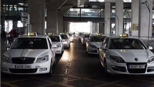 Los taxistas dispondrán de desfibriladores en las terminales 1, 2 y 4 de Barajas