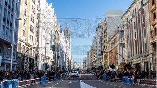 Corte de la Gran Vía: se reduce a la mitad la afluencia de coches y aumenta la demanda de la EMT y Metro