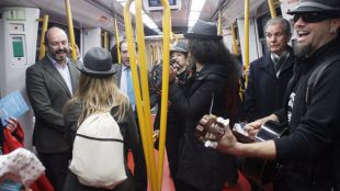 El 'Tren de la Navidad' circula por la línea 6 de Metro hasta el día 6 de enero
