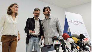 Espinar dice que dejará la portavocía en el Senado si se lo piden y Maestre califica de "castigo" la salida de López