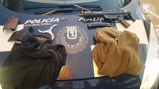 Localizado un vehículo robado con dos armas en Vallecas
