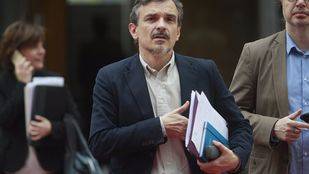 La destitución de López, ratificada en una reñida votación de 14 contra 13