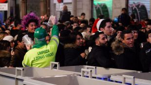 Los servicios de limpieza recogen 19.200 kilos de desperdicios en Sol y aledaños