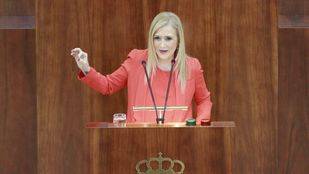 Cifuentes dice que los datos del paro reflejan que se va "por el buen camino"