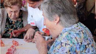 Los mayores de Puente de Vallecas se quedan sin servicio de comedor