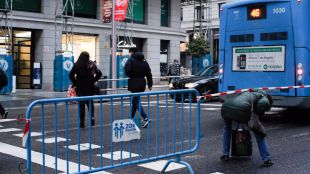 Carmena estudiará el cierre permanente de la Gran Vía en esta legislatura