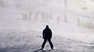 La mitad de las pistas de esquí que rodean Madrid, inoperantes pese al frío