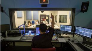 El Ayuntamiento anuncia nuevos programas en la parrilla de M21, la radio local