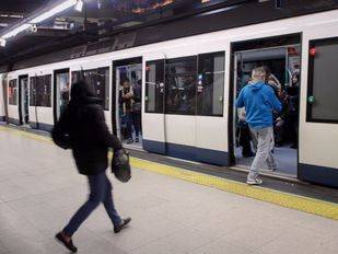 El inglés sonará en la megafonía de Metro a partir de este lunes
